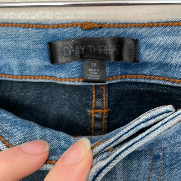 NWT Daily Thread Hi Rise Flare Bootcut Jean. 14 - Picture 5 of 8